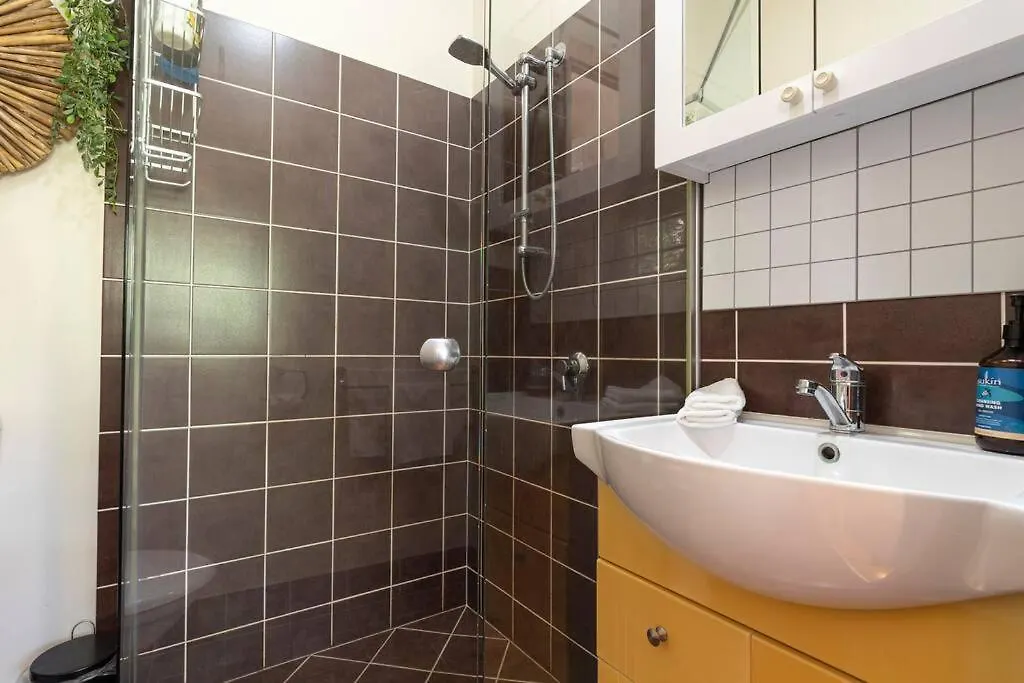 Delightful Dicky Beach 3 Bedroom Holiday House Caloundra 0*,