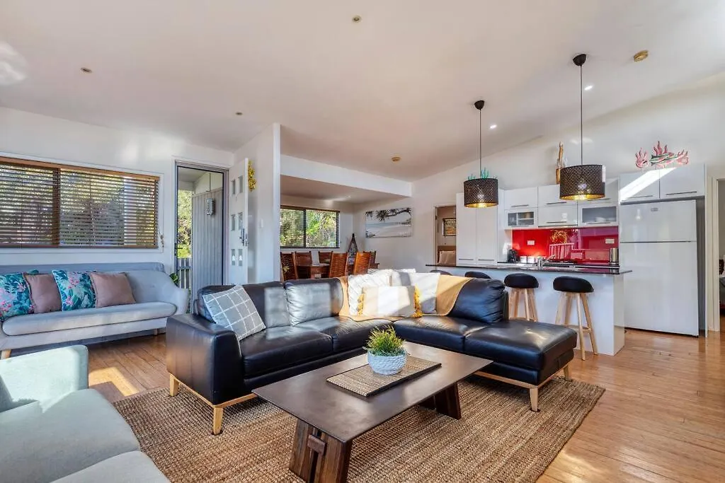 Delightful Dicky Beach 3 Bedroom Holiday House Caloundra Holiday home