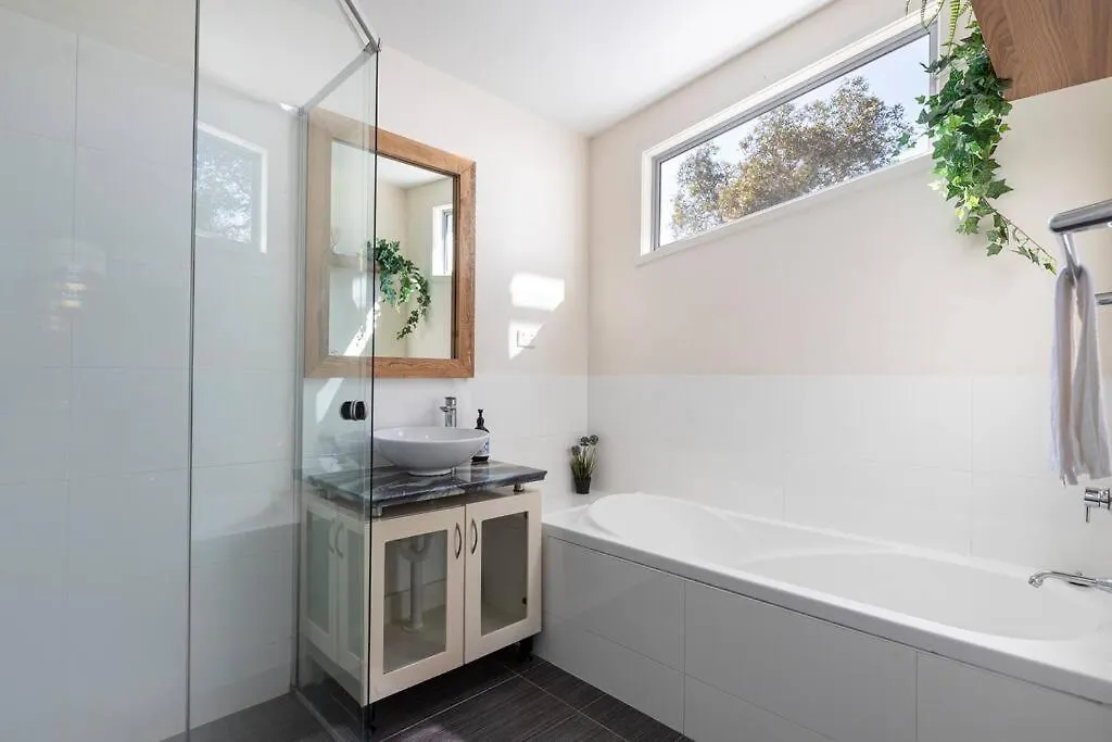 Delightful Dicky Beach 3 Bedroom Holiday House Caloundra Holiday home